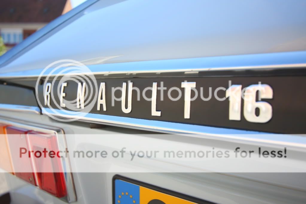 http://i544.photobucket.com/albums/hh326/RonRS/Renault%2016/IMG_8953.jpg